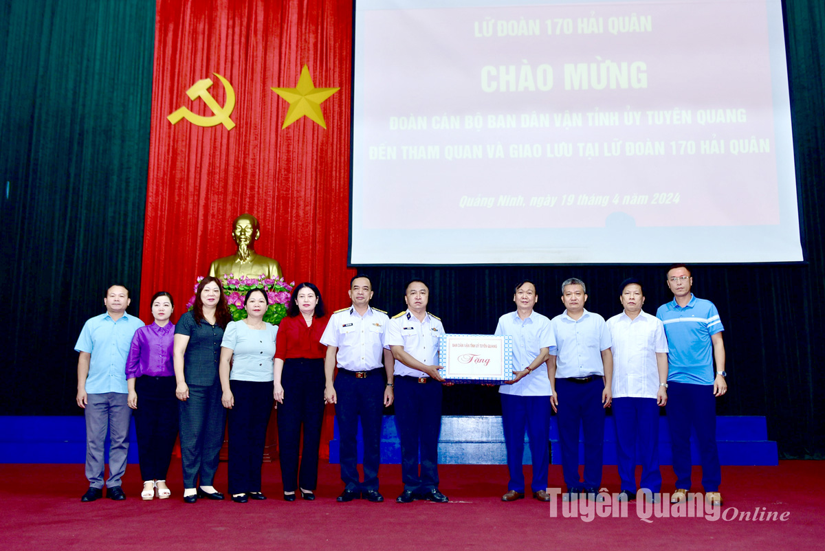 Đoàn công tác Ban Dân vận Tỉnh uỷ Tuyên Quang thăm, làm việc tại Lữ đoàn 170