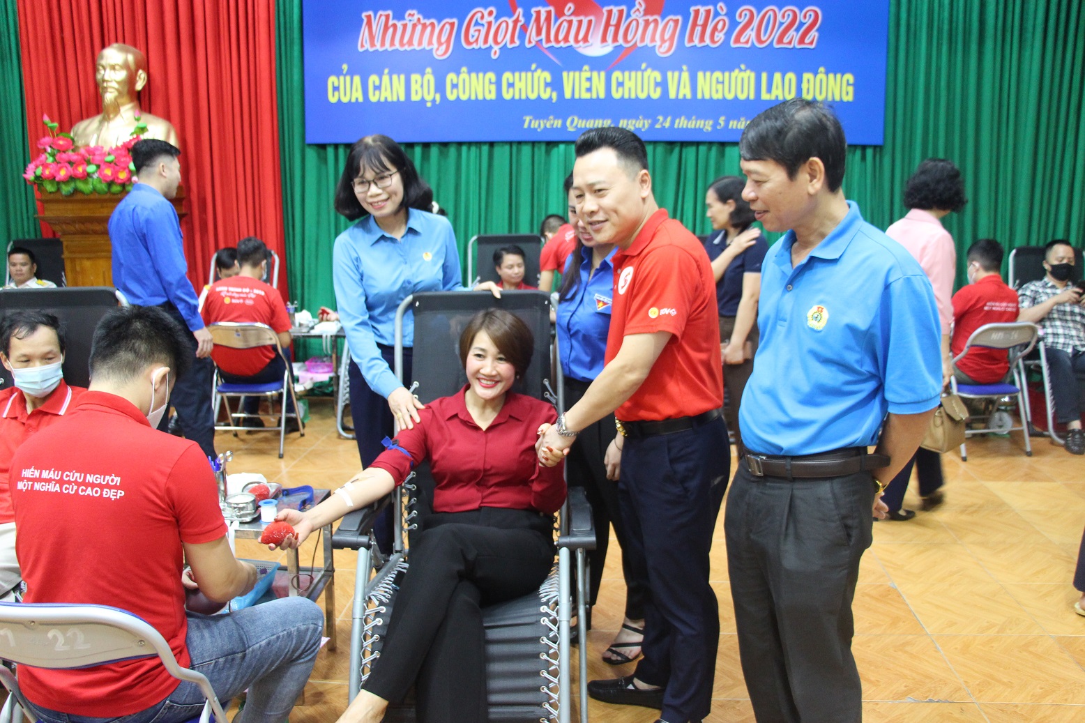 Liên đoàn Lao động tỉnh phối hợp với Hội Chữ thập đỏ tỉnh tổ chức Chiến dịch 