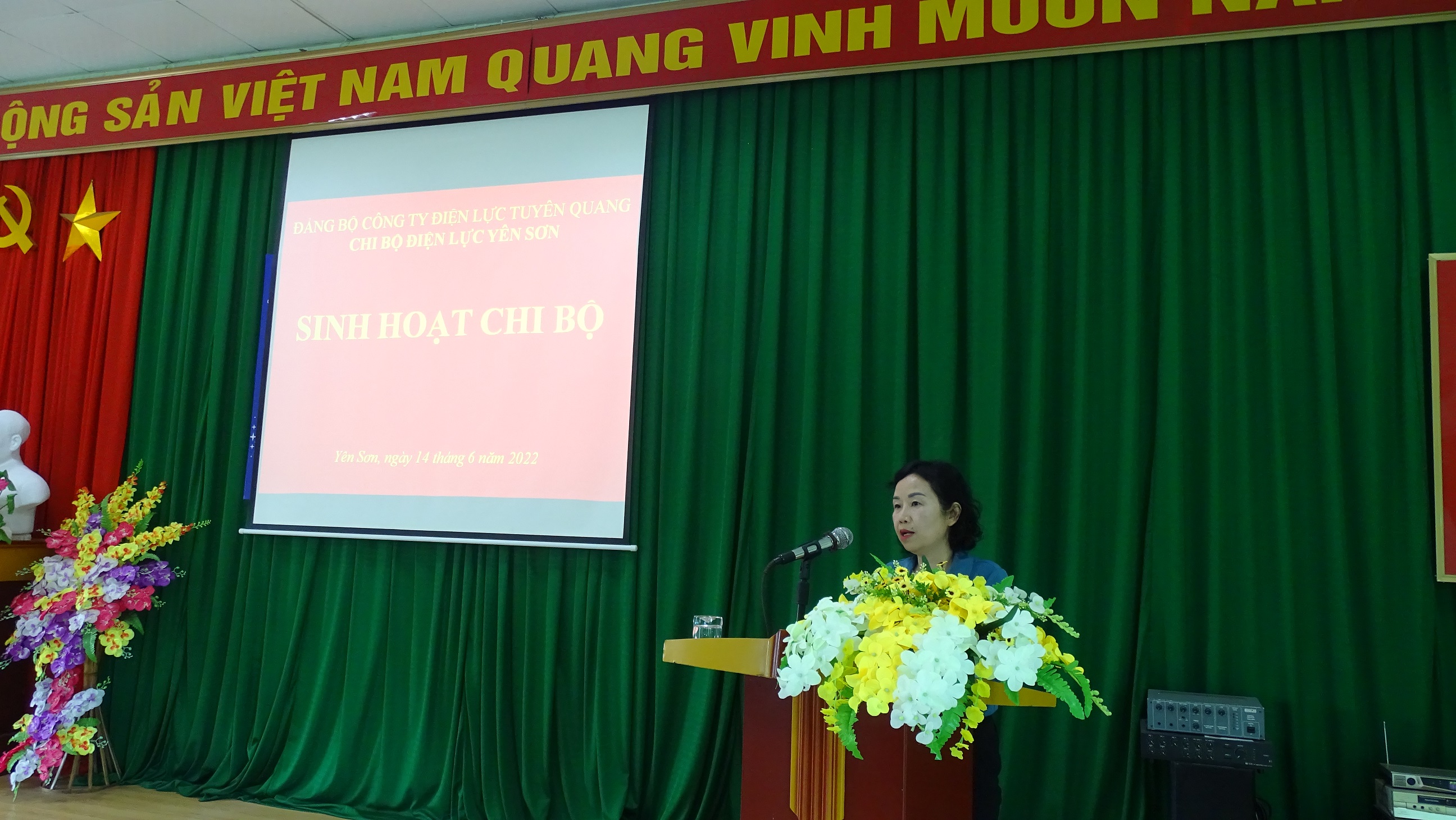 Chi bộ Điện lực Yên Sơn tập trung lãnh đạo thực hiện nhiệm vụ chính trị; nâng cao chất lượng công tác phục vụ nhân dân.