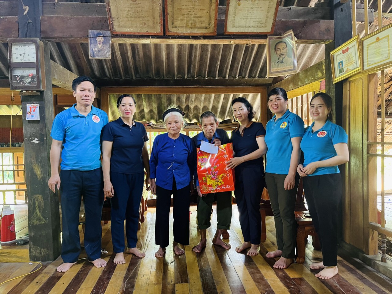 Ban Dân vận Tỉnh ủy phối hợp tổ chức hoạt động tri ân và tham gia  các hoạt động với nhân dân tại xã Kiên Đài, huyện Chiêm Hóa