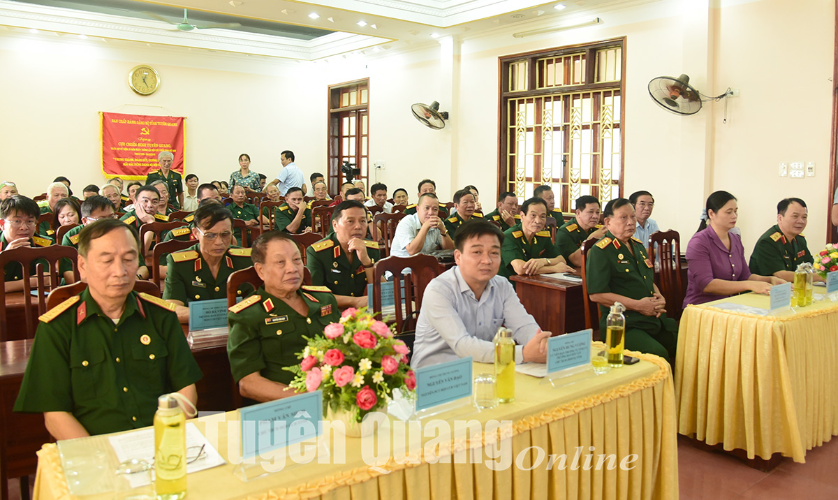 Hội Cựu Chiến binh Việt Nam tặng quà đối tượng chính sách trên địa bàn tỉnh