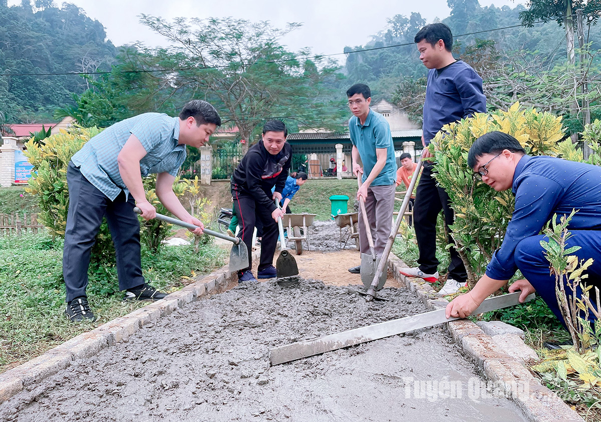 Sở Công Thương tham gia hoạt động “3 cùng” tại xã Sơn Phú