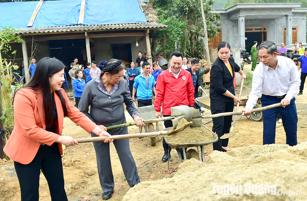 Khởi công xây dựng 4 nhà Đại đoàn kết tại xã Hùng Lợi