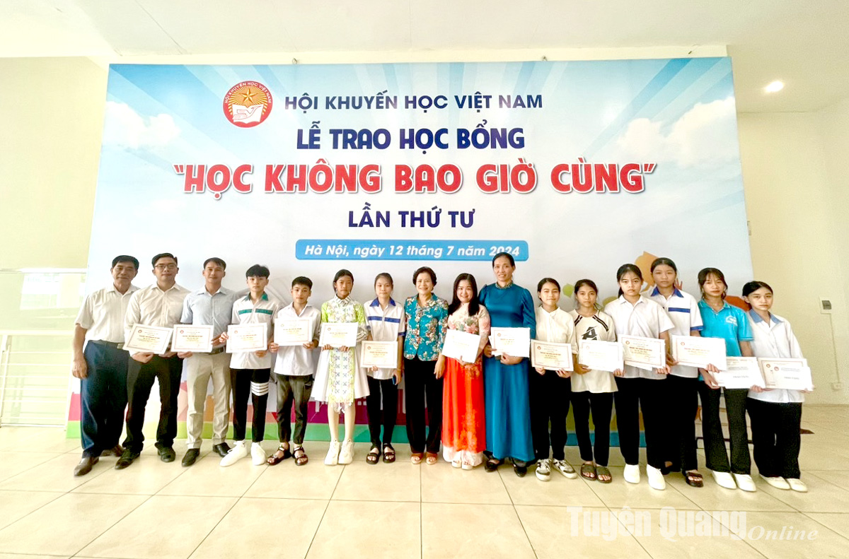 15 cá nhân tỉnh Tuyên Quang được nhận học bổng “Học không bao giờ cùng”