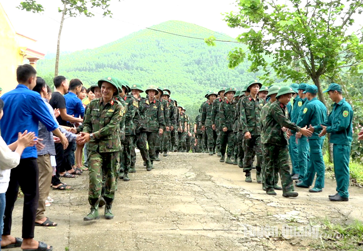 100 cán bộ, chiến sĩ Trung đoàn 148 tham gia công tác dân vận tại Đông Thọ