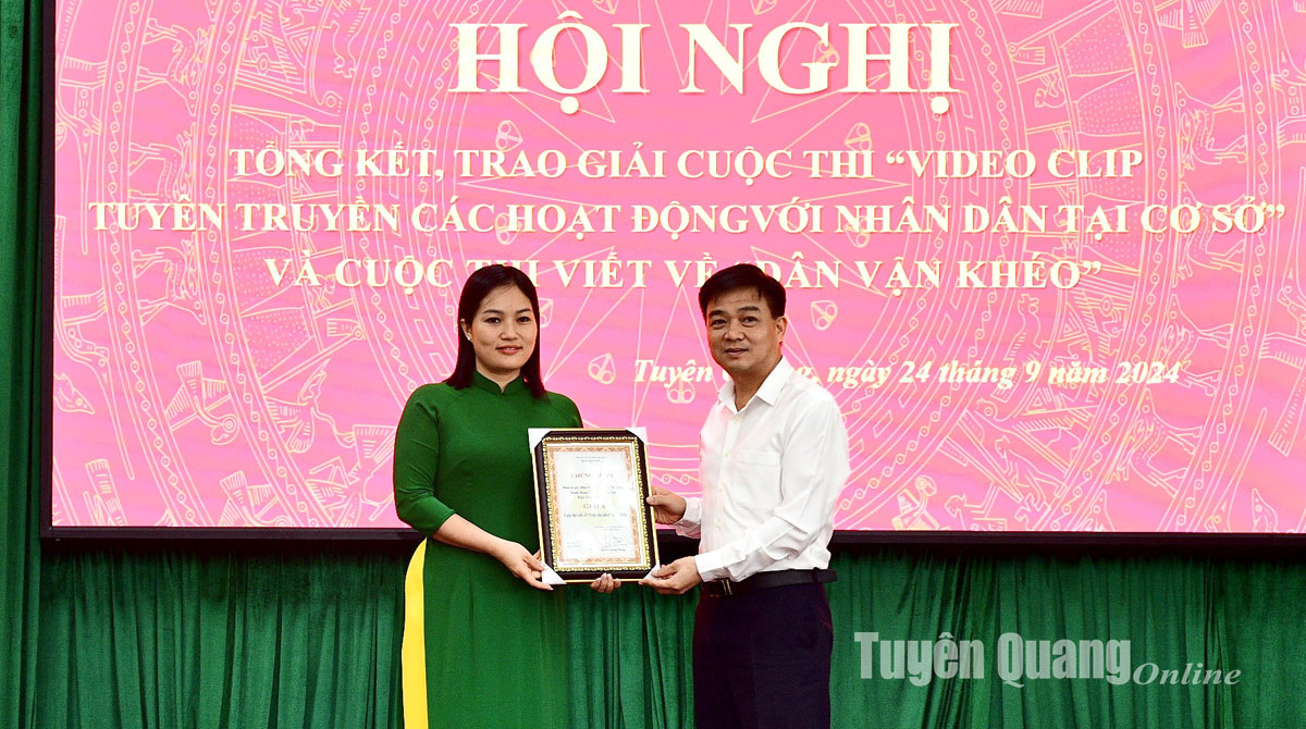 Trao giải Cuộc thi “Video clip tuyên truyền về các hoạt động với nhân dân tại cơ sở” và Cuộc thi viết về “Dân vận khéo”